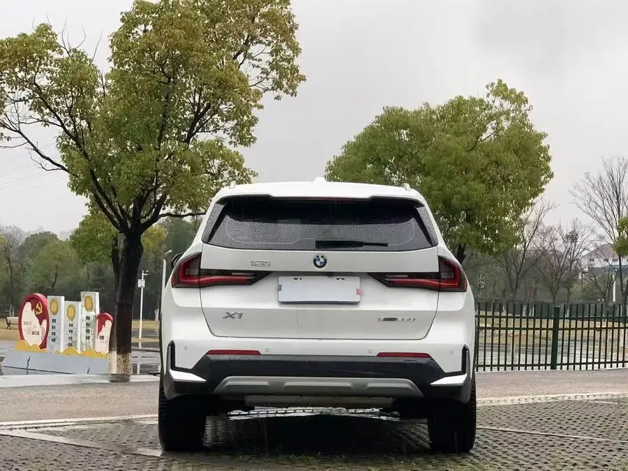 بي إم دبليو X1 2023 xDrive25Li حزمة التصميم X