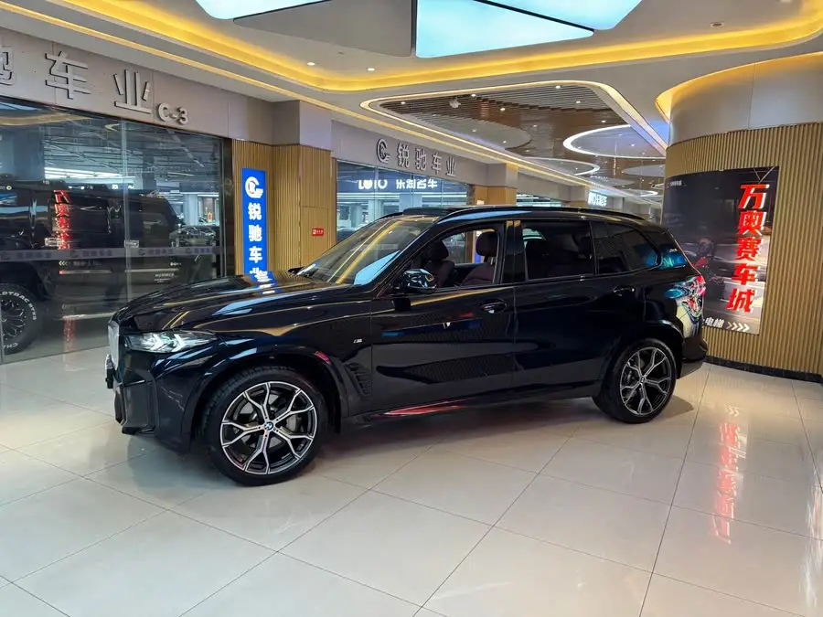 BMW X5 2023 xDrive 30Li M Sport Night Package