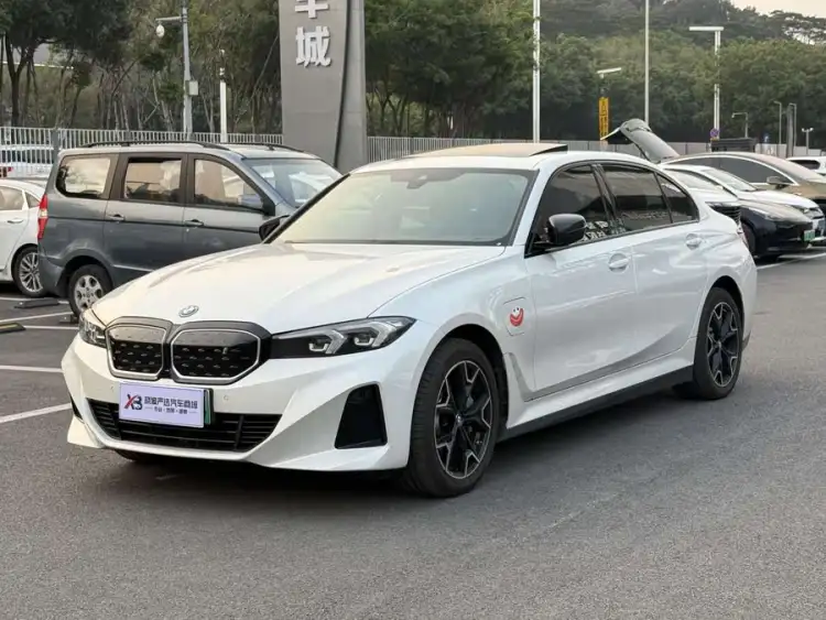 BMW i3 2024 eDrive 40 L Night Edition