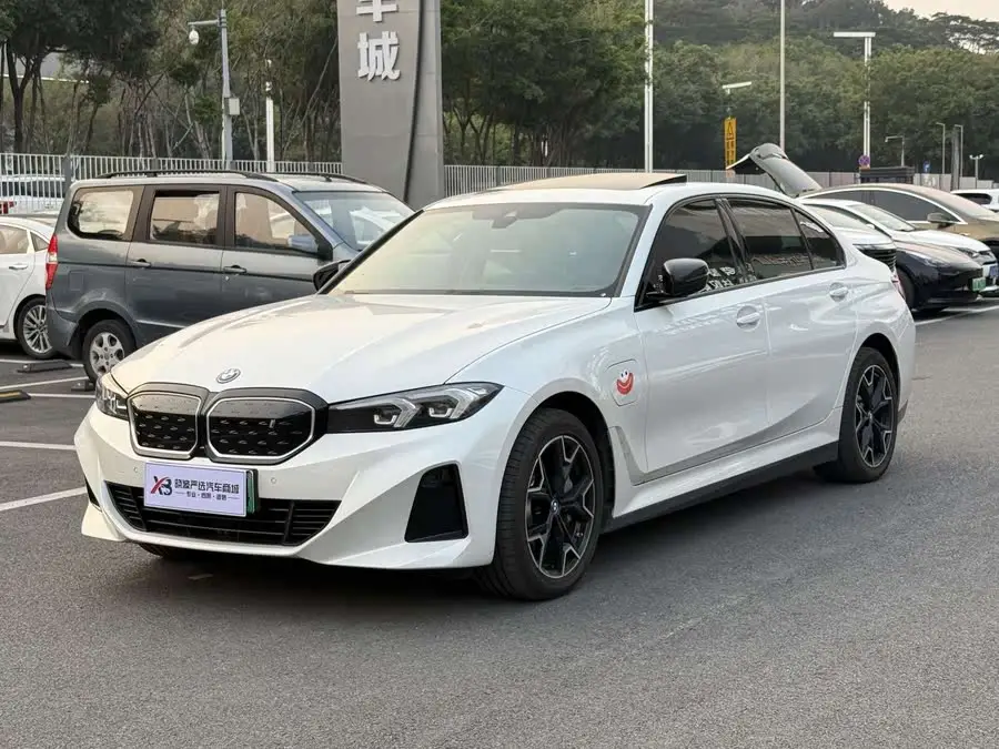 بي إم دبليو i3 2024 eDrive 40 L إصدار الليل