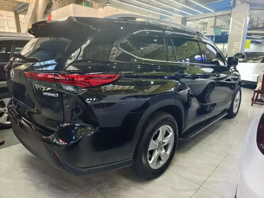 هايلاندر 2022 هايبرد 2.5 لتر دفع ثنائي نسخة النخبة 5 مقاعد