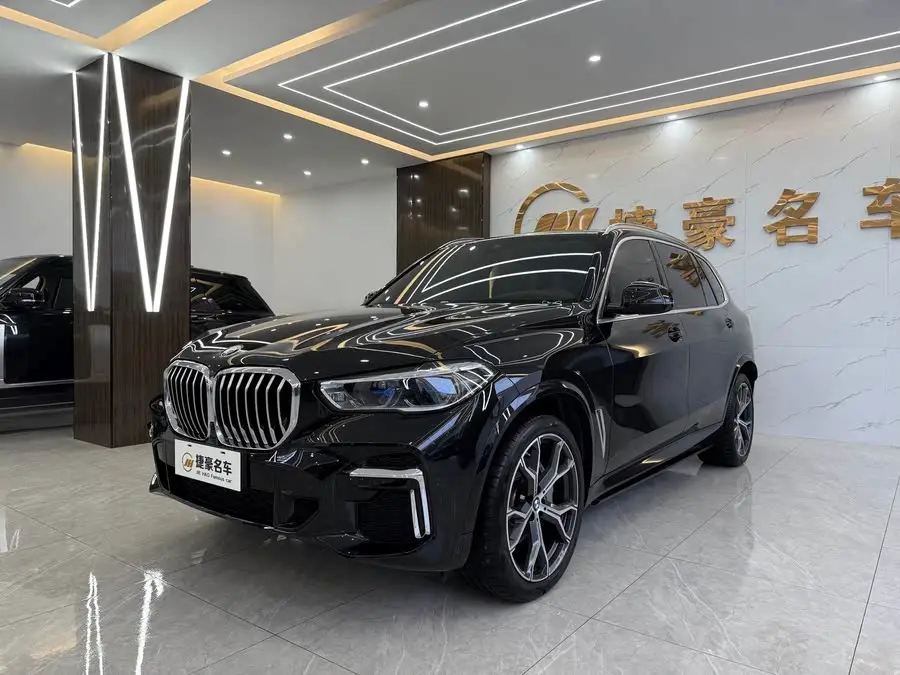 بي إم دبليو X5 2022 xDrive 40Li M حزمة رياضية