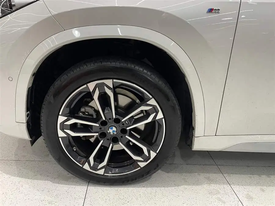 بي إم دبليو X1 2023 sDrive25Li حزمة M الرياضية