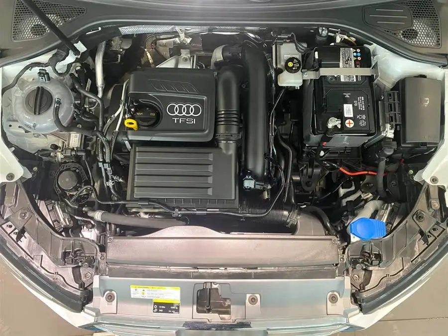 أودي A3 2020 ليموزين 35 TFSI الطراز الأنيق الوطنية V