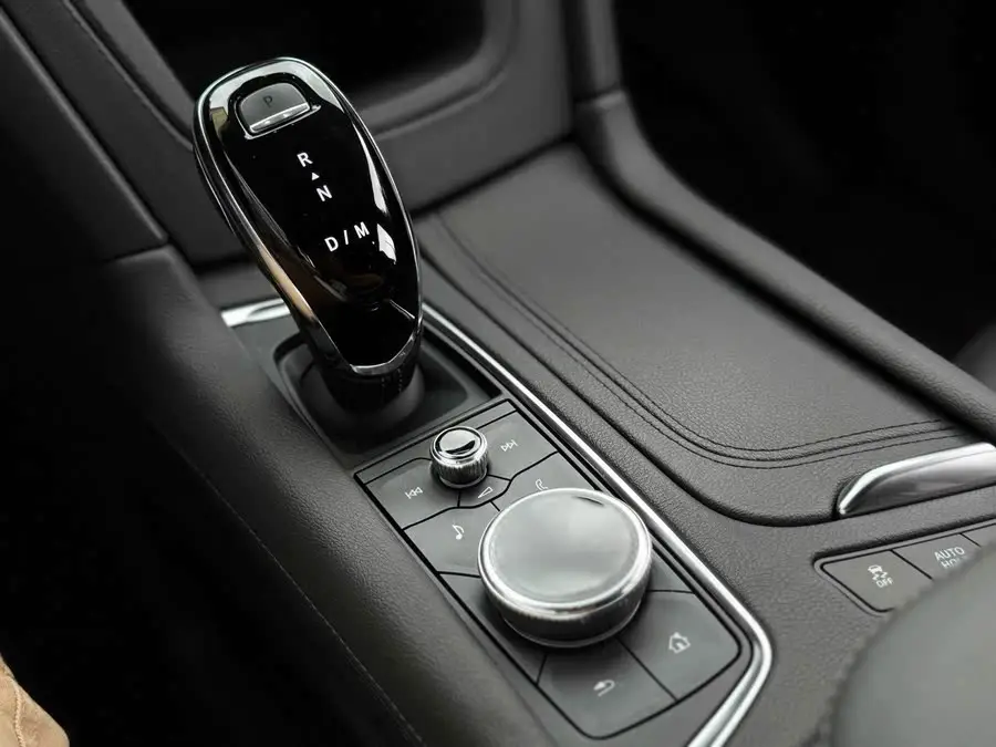 كاديلاك XT6 2021 28T فاخرة بستة مقاعد ودفع رباعي