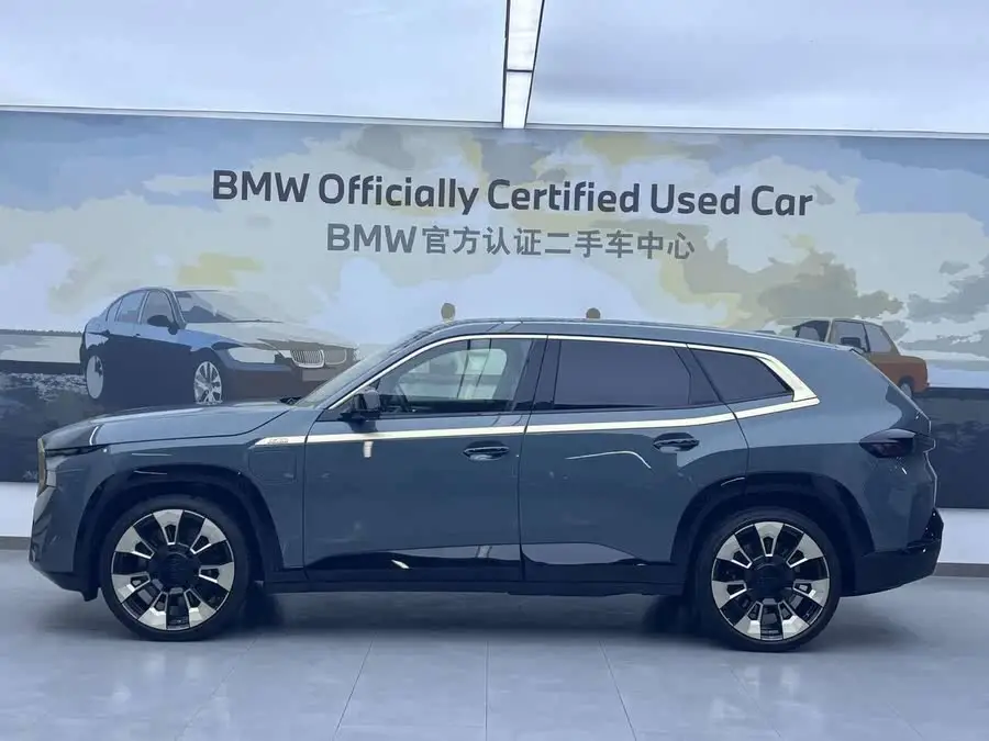 بي إم دبليو XM 2023 النموذج الأساسي