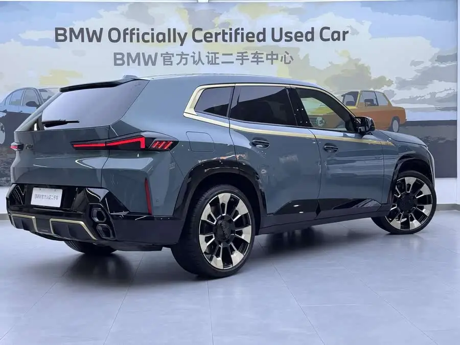 بي إم دبليو XM 2023 النموذج الأساسي