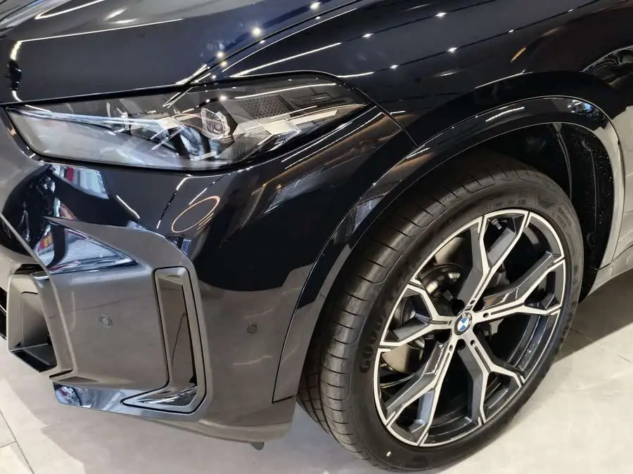 بي إم دبليو X5 طراز 2023 xDrive 30Li الفئة الفاخرة M حزمة الليل الرياضية