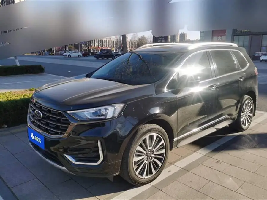 2021 Ford Edge PLUS EcoBoost 245 Two-Wheel Drive High-end Model 7-Seater