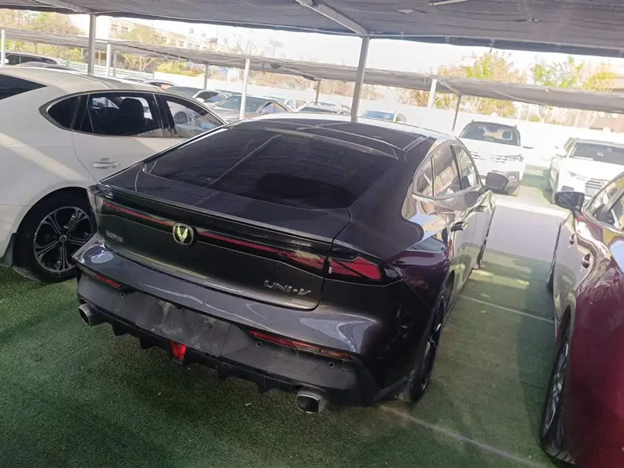 Changan UNI-V 2022 1.5T Smart Navigation Version