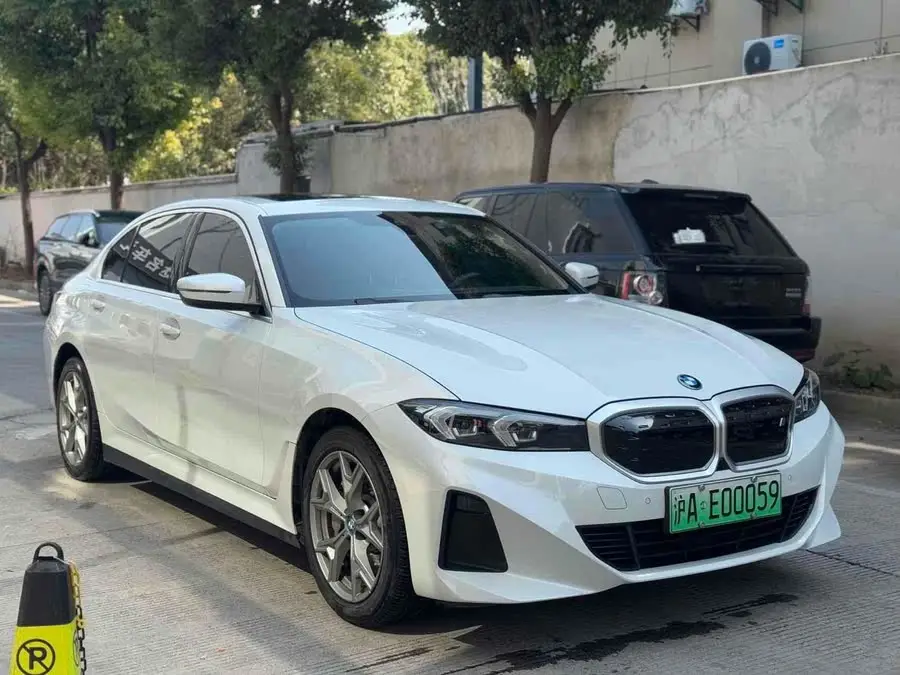 بي إم دبليو آي 3 2022 إيدرايف 35 إل