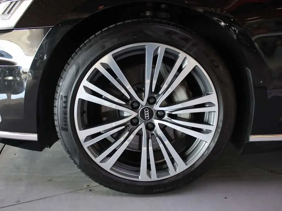 أودي A8 طراز 2022 A8L 55 TFSI quattro نسخة المجموعات المميزة