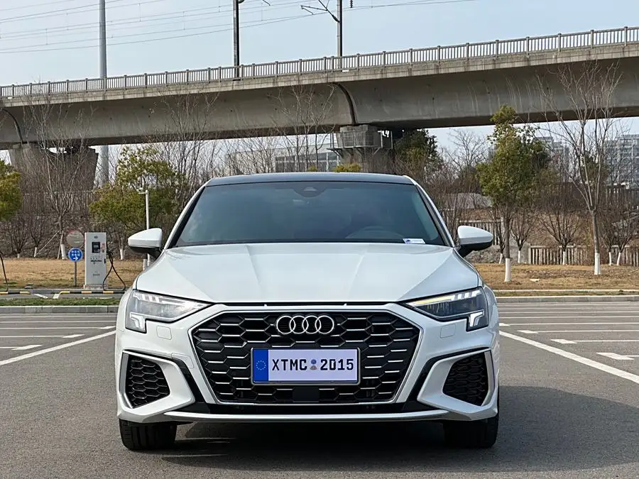 أودي A3 2024 A3L ليموزين 35 TFSI الرياضية الفاخرة