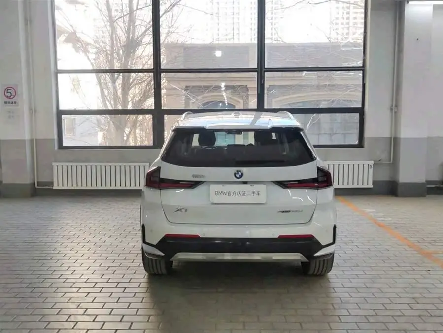 بي إم دبليو X1 2023 sDrive25Li حزمة تصميم X