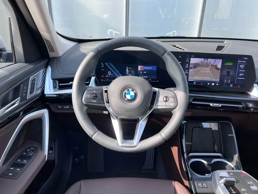 بي إم دبليو X1 2023 sDrive25Li حزمة التصميم X