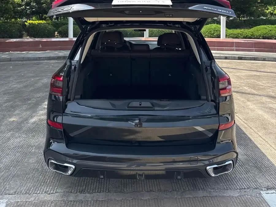 BMW X5 2022 xDrive 30Li Luxury M Sport Package