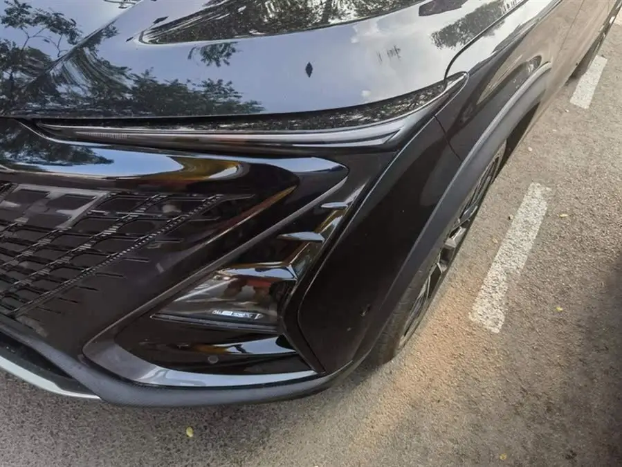 شانغهاي UNI-T 2022 1.5T الرائد