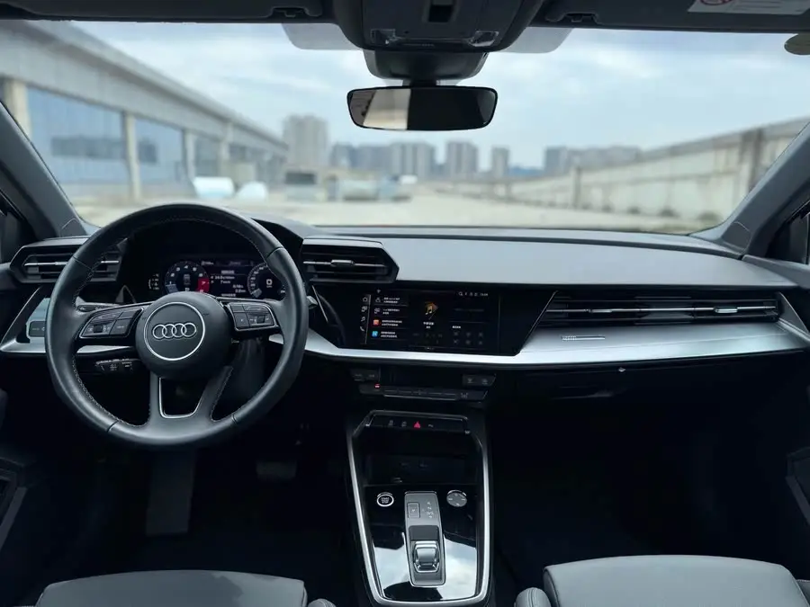 أودي A3 2024 A3L ليموزين 35 TFSI النسخة الرياضية العصرية