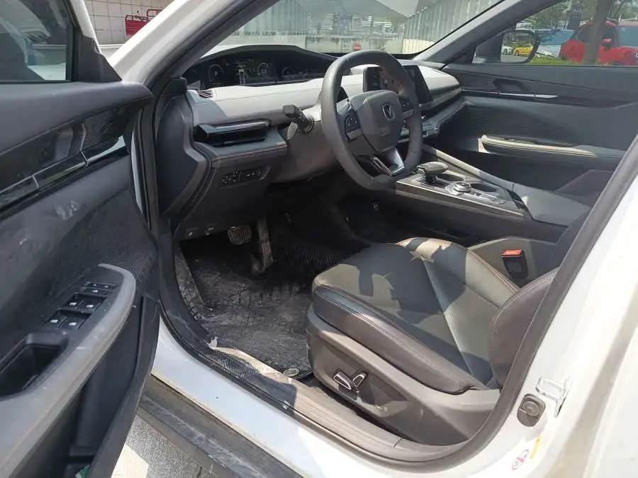 Changan UNI-V 2022 1.5T Smart Navigation Edition