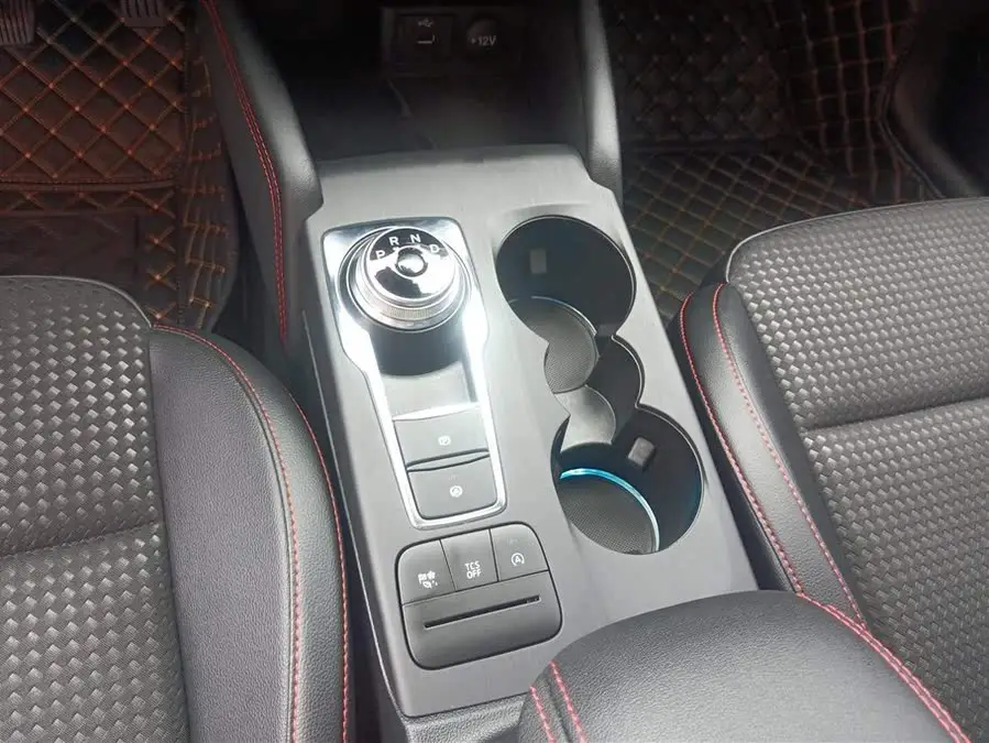 2021 فورد فوكس سيدان إيكوبوست 180 أوتوماتيكي ST لاين