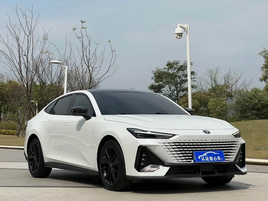 شانجان UNI-V 2023 1.5T بريميوم