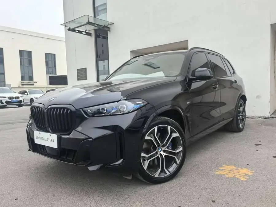 بي إم دبليو X5 2023 xDrive 40Li حزمة رياضية M ليلية