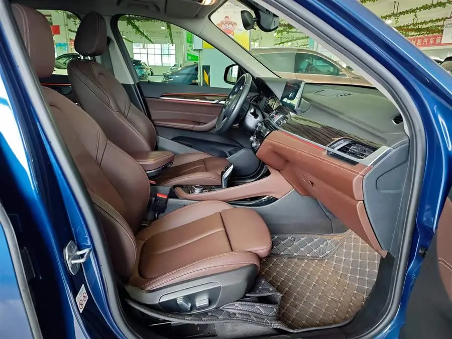 2021 بي إم دبليو X1 موديل مُعدل xDrive25Li النسخة الفاخرة