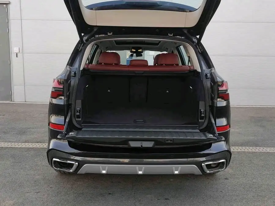 بي إم دبليو X5 2023 xDrive 30Li حزمة الرياضة M