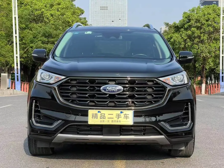 2021 Ford Edge PLUS EcoBoost 245 Two-Wheel Drive Luxury 7-Seater