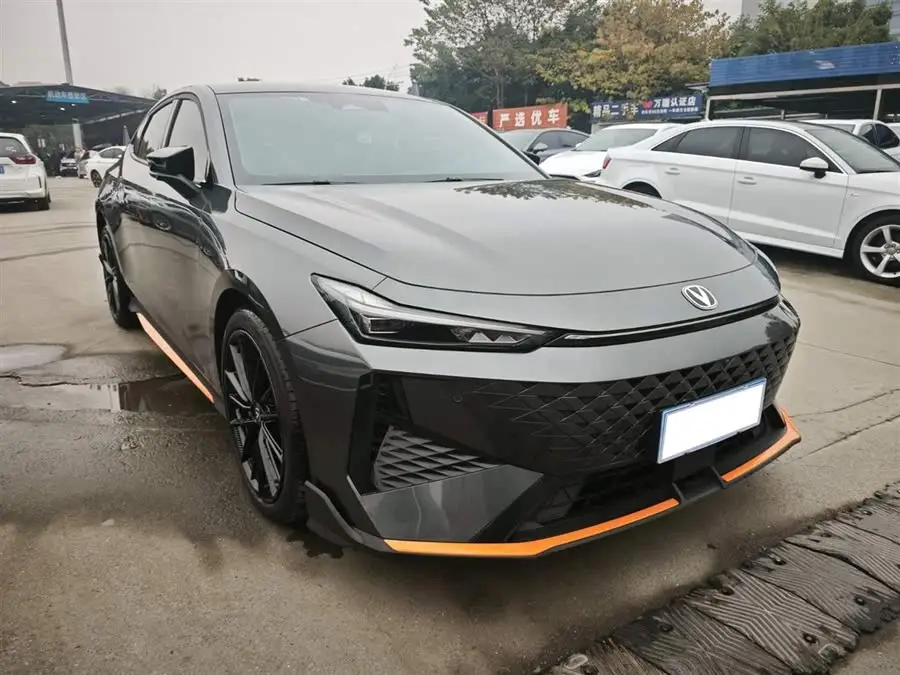 شانجان UNI-V 2023 1.5T الإصدار المتميز