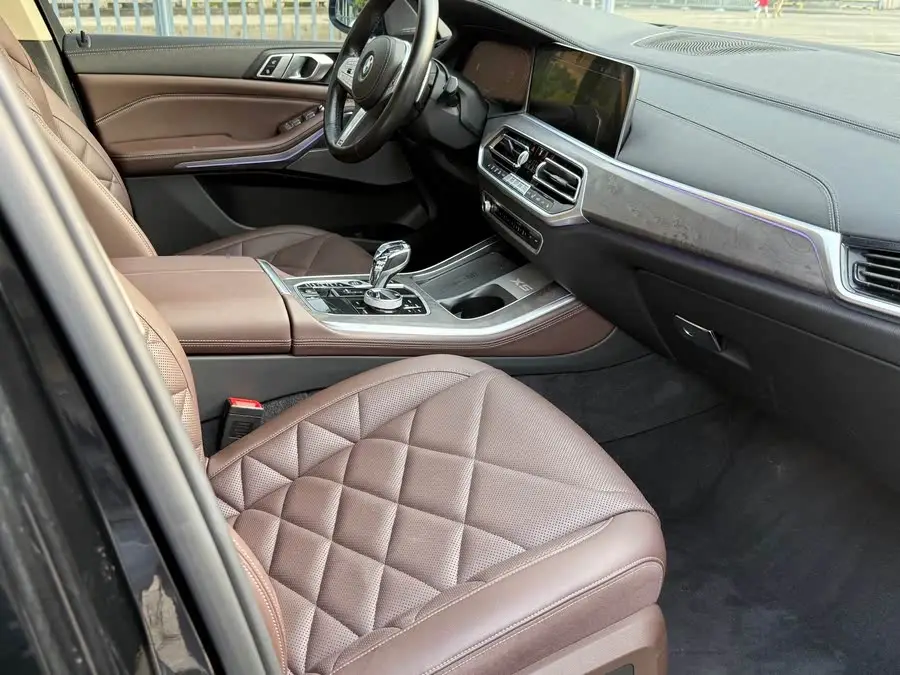 بي إم دبليو X5 طراز 2022 تجديد xDrive 30Li حزمة الرياضة M