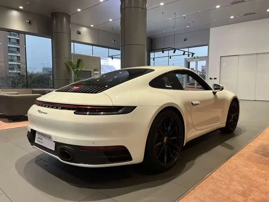 بورش 911 2023 كاريرا 3.0T