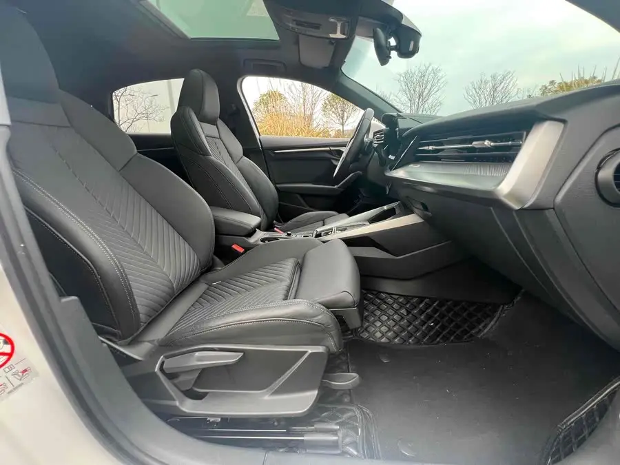 أودي A3 2021 طراز A3L ليموزين 35 TFSI إصدار الأناقة العصرية