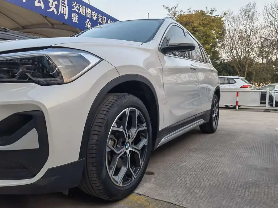 بي إم دبليو X1 2022 sDrive20Li إصدار الموضة