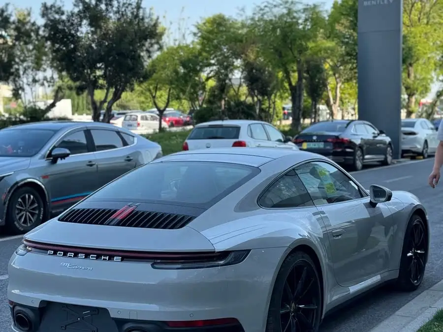 Porsche 911 2023 Carrera 3.0T