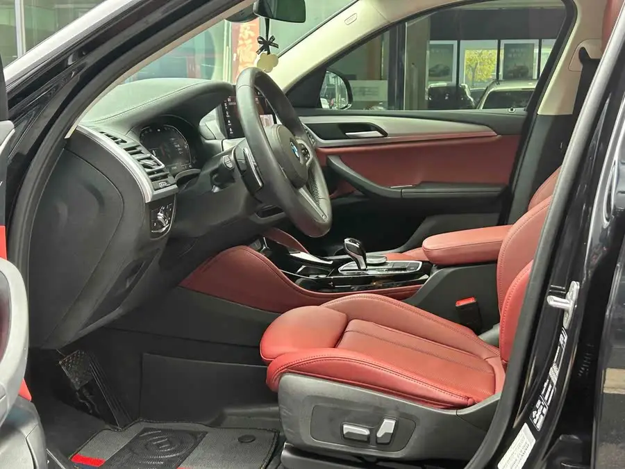 بي إم دبليو X4 2022 xDrive 25i حزمة رياضية M