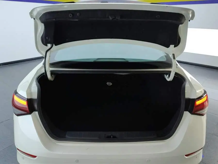 2021 نيسان سيلفي 1.6L XL CVT إصدار الاستمتاع