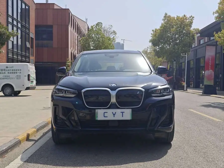 BMW iX3 2022 Leading Edition