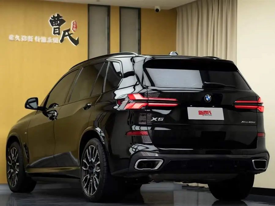 بي إم دبليو X5 2023 xDrive 40Li حزمة M الرياضية السوداء