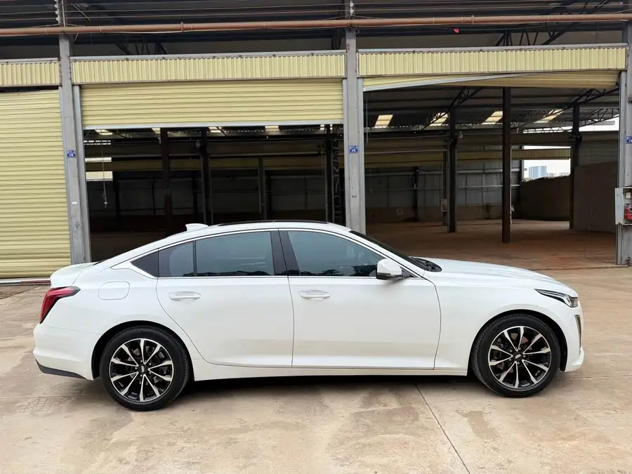 كاديلاك CT5 2022 28T فاخرة