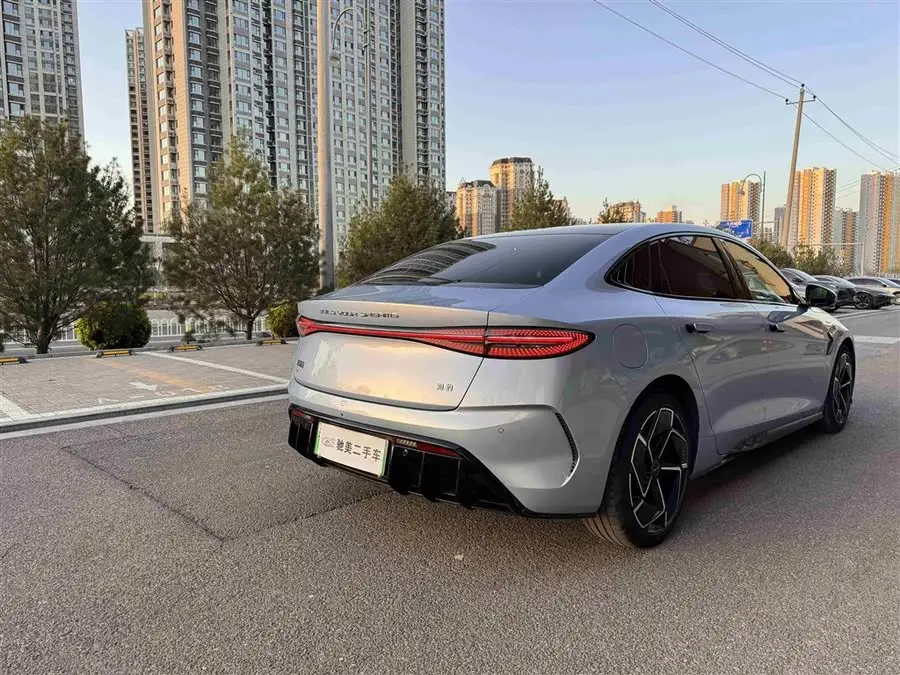 ختم 2023 إصدار البطل 700 كم نسخة الأداء