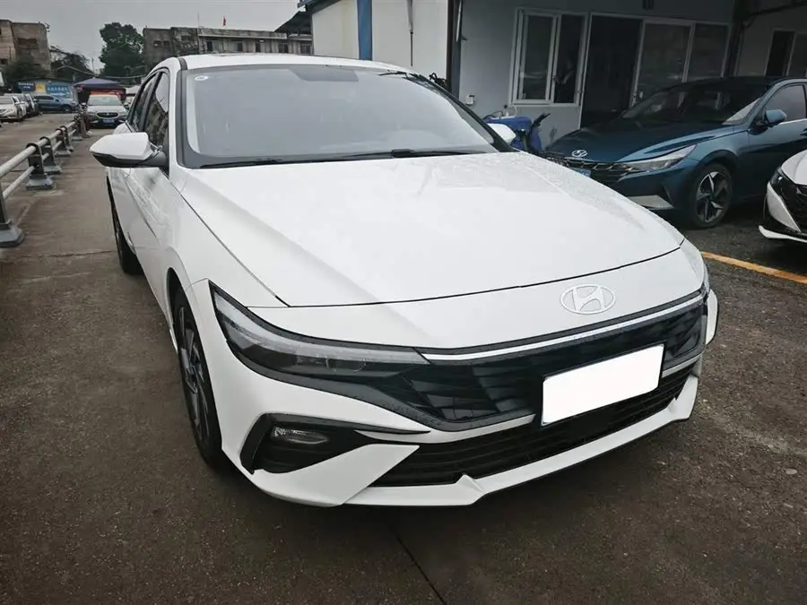 إيلانtra 2023 1.5 لتر CVT GLS النسخة الرائدة