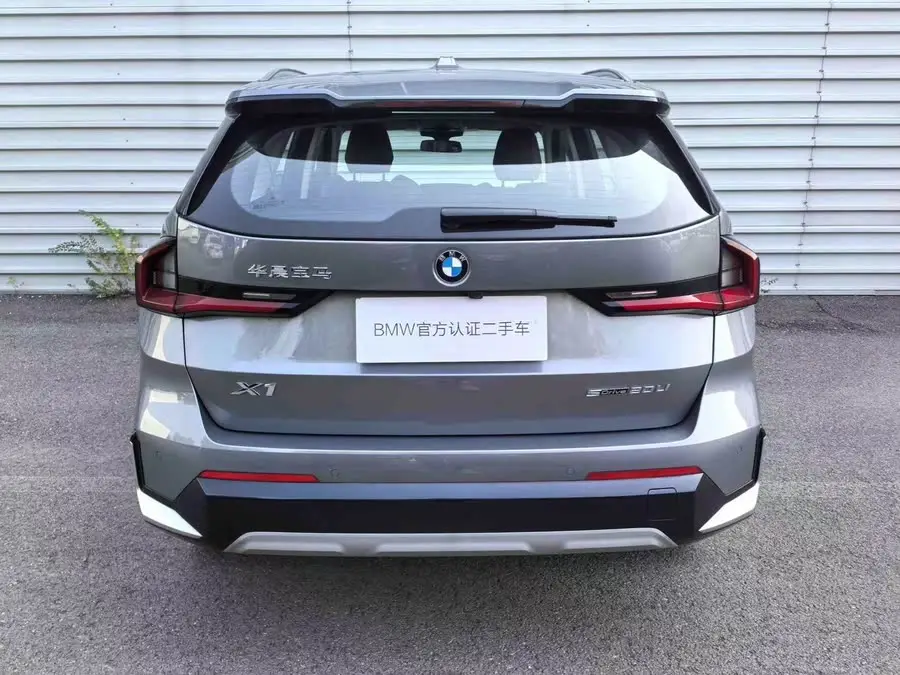 بي إم دبليو X1 2023 sDrive20Li حزمة تصميم X