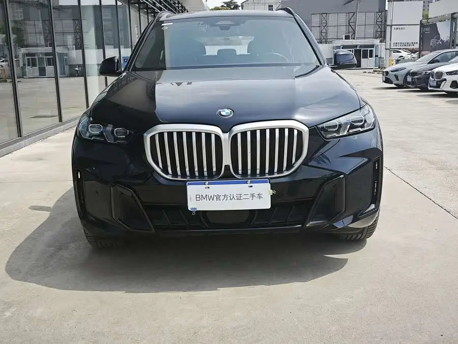 بي إم دبليو X5 2023 xDrive 40Li M حزمة الليل الرياضية