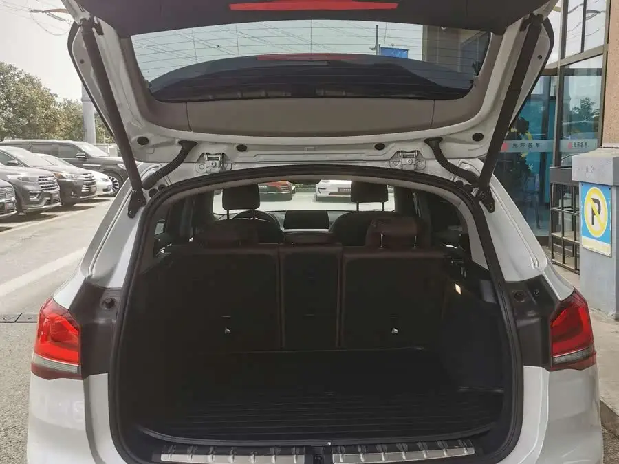 بي إم دبليو X1 2022 sDrive20Li إصدار الموضة