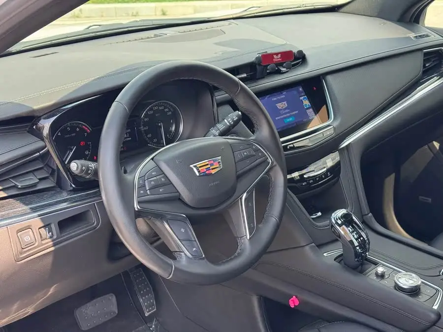 كاديلاك XT5 2023 2.0T دفع أمامي فاخر