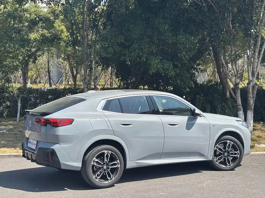 بي إم دبليو X2 (مستورد) طراز 2024 sDrive25i حزمة الرياضة M