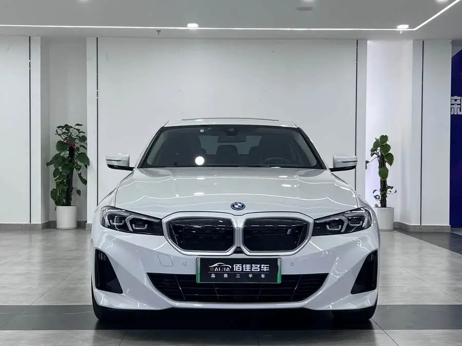 بي إم دبليو i3 2022 إيدرايف 35 L