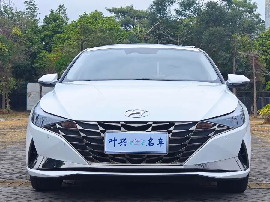 Elantra 2023 1.5L CVT LUX Premium Edition