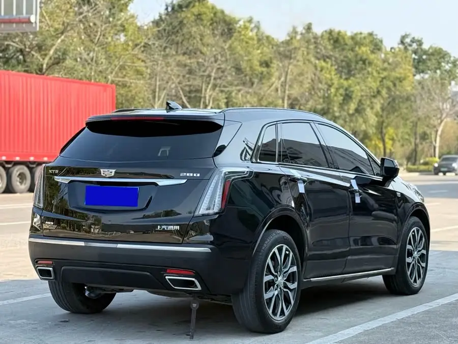 كاديلاك XT5 2021 2.0T الدفع الرباعي الفاخر